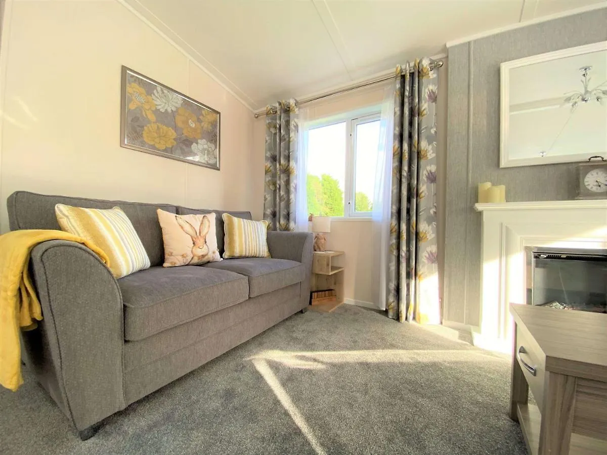 The Yorkshire Burrow Lodge With Hot Tub 0*, يورك