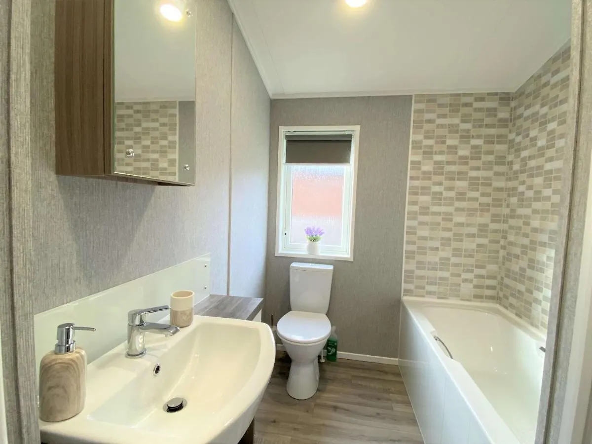 بيت للعطل The Yorkshire Burrow Lodge With Hot Tub