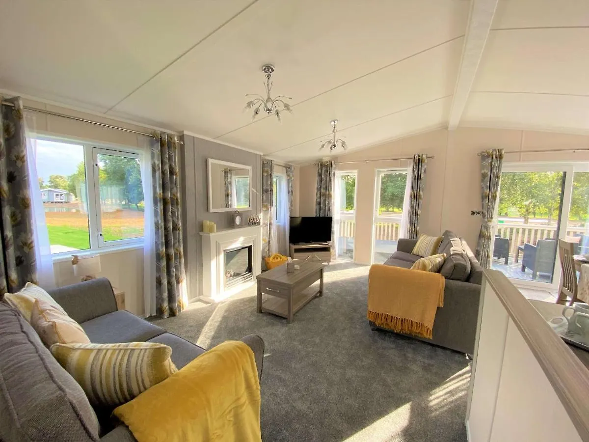 The Yorkshire Burrow Lodge With Hot Tub