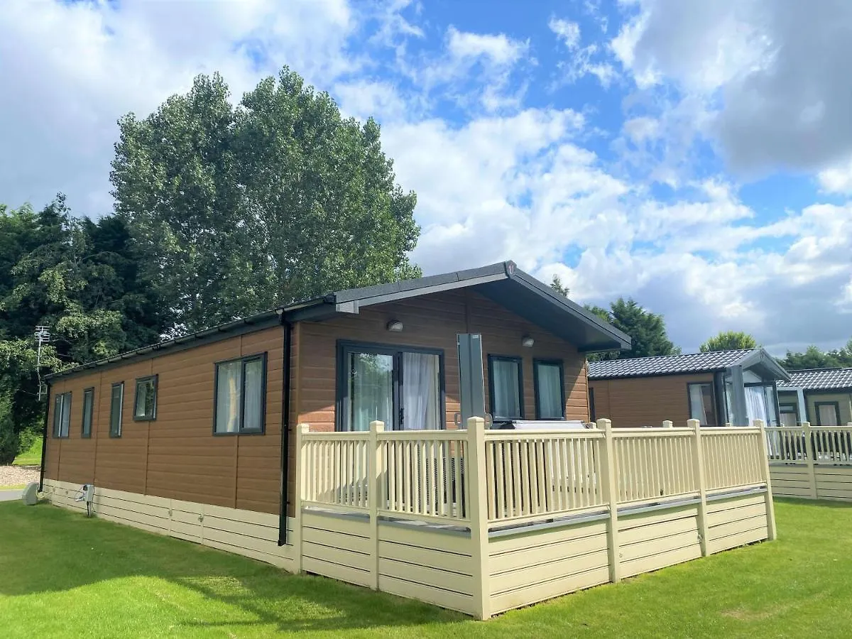 The Yorkshire Burrow Lodge With Hot Tub Holiday home York