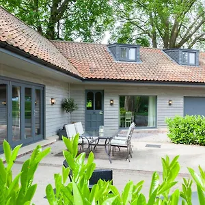 The Stables With Jacuzzi & Tennis Court York